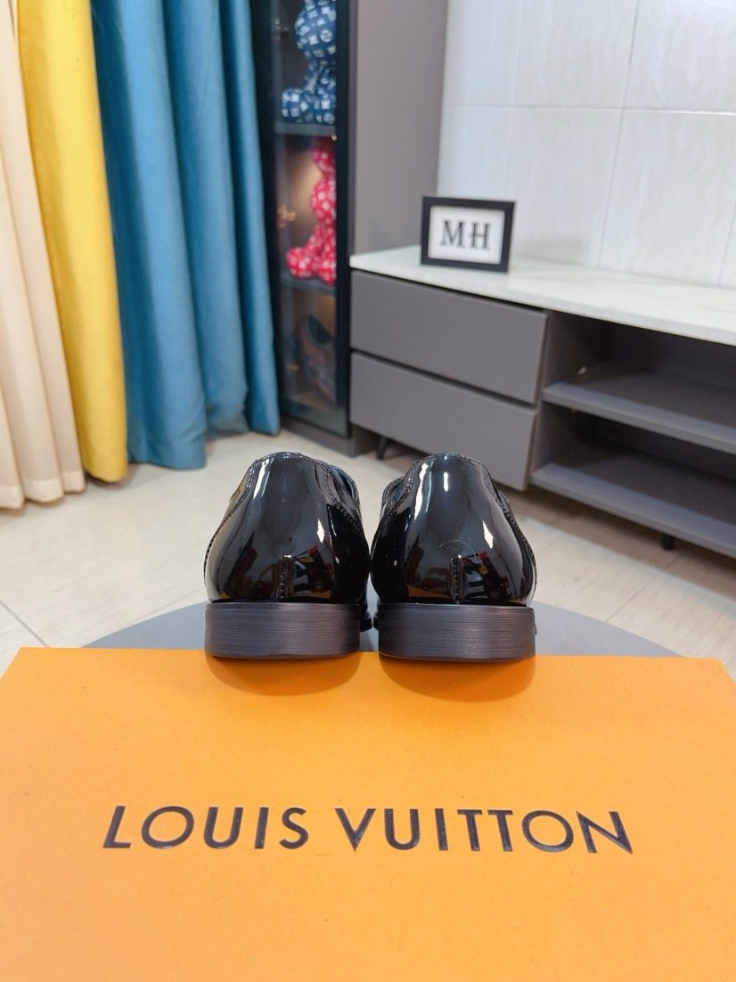 Louis Vuitton Black Glossy Lace-Up Dress Shoes - Rounded Toe